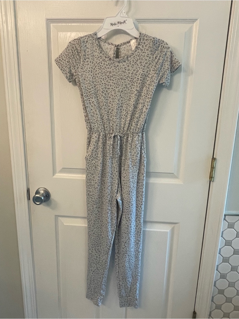 Heart and Arrow Light Gray Leopard Print Jumpsuit, Sz 7